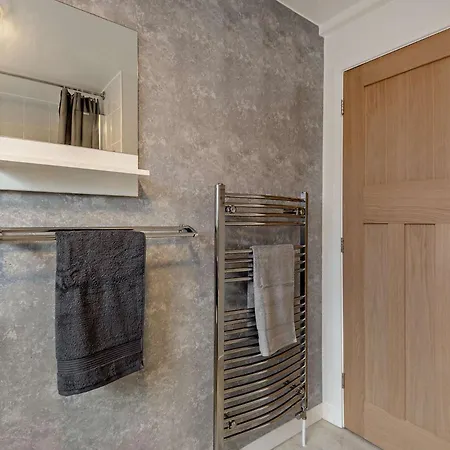 2 Bed In 86001 Prázdninový dům *